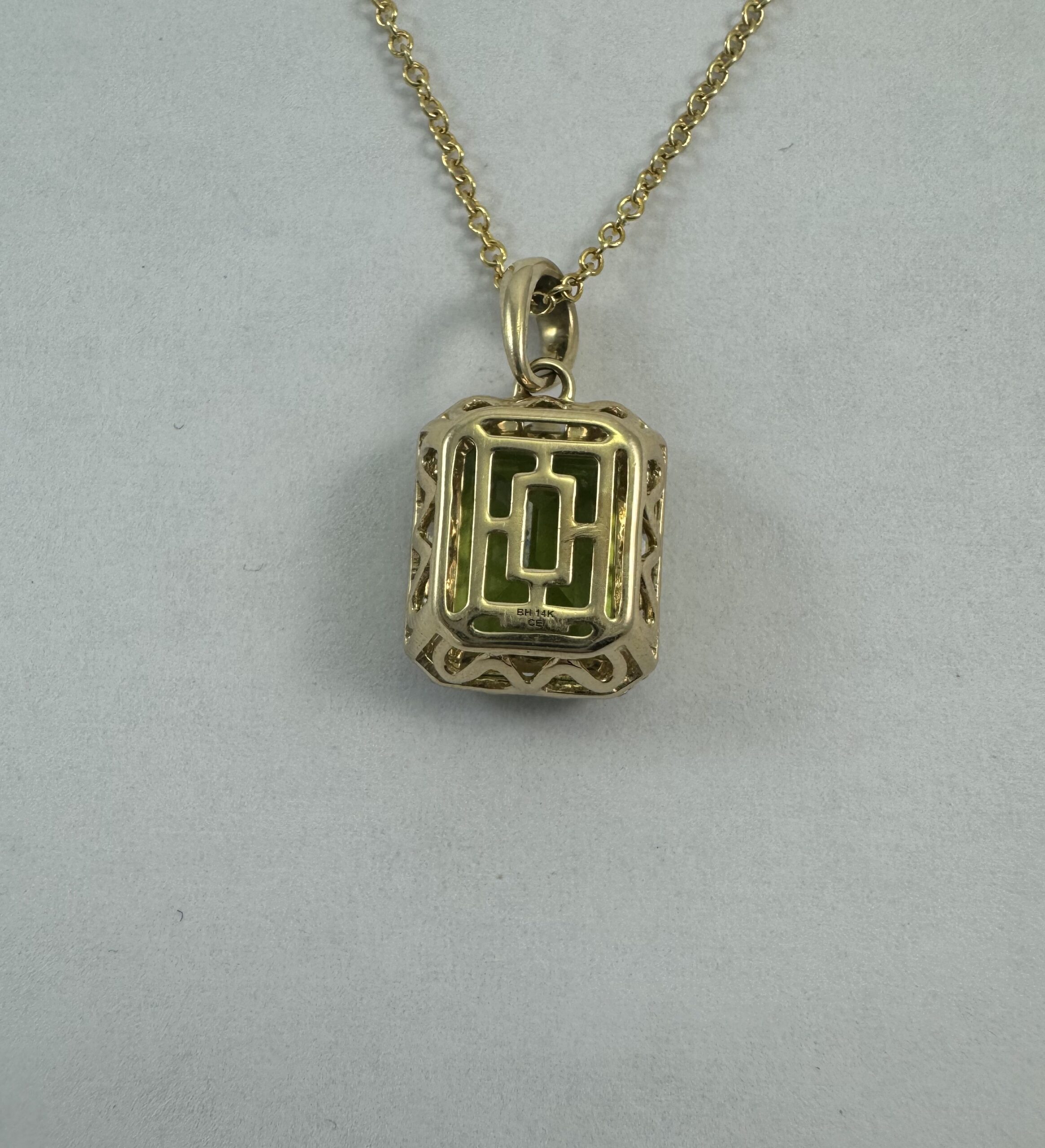 14CT Yellow Gold Peridot Pendant - Image 6