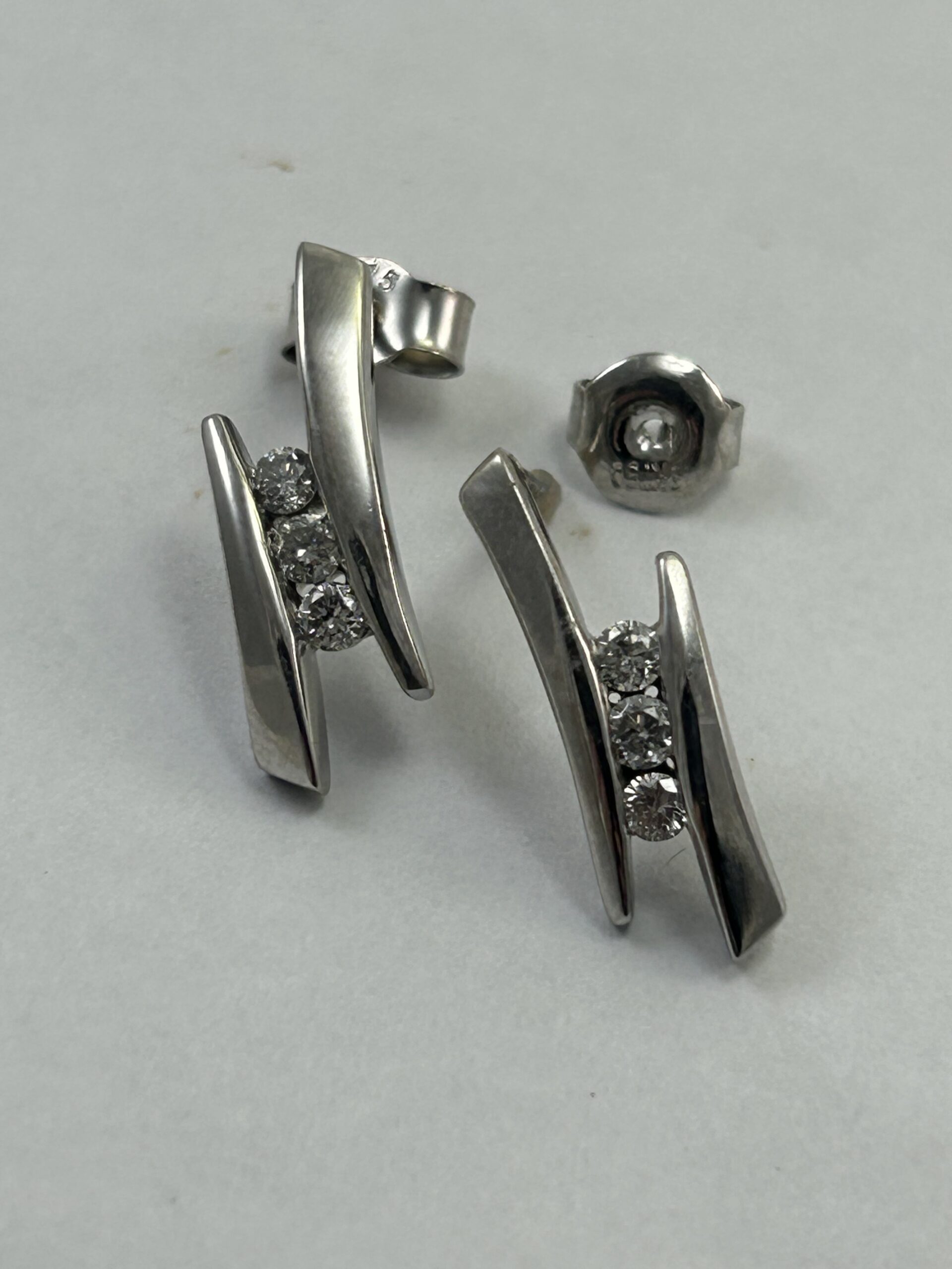 Pre-owned 18ct White Gold Sleek Channel Set Diamond Earrings - Image 3