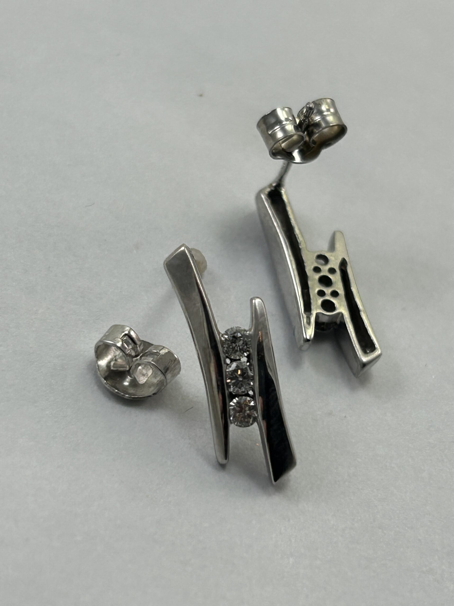 Pre-owned 18ct White Gold Sleek Channel Set Diamond Earrings - Image 4