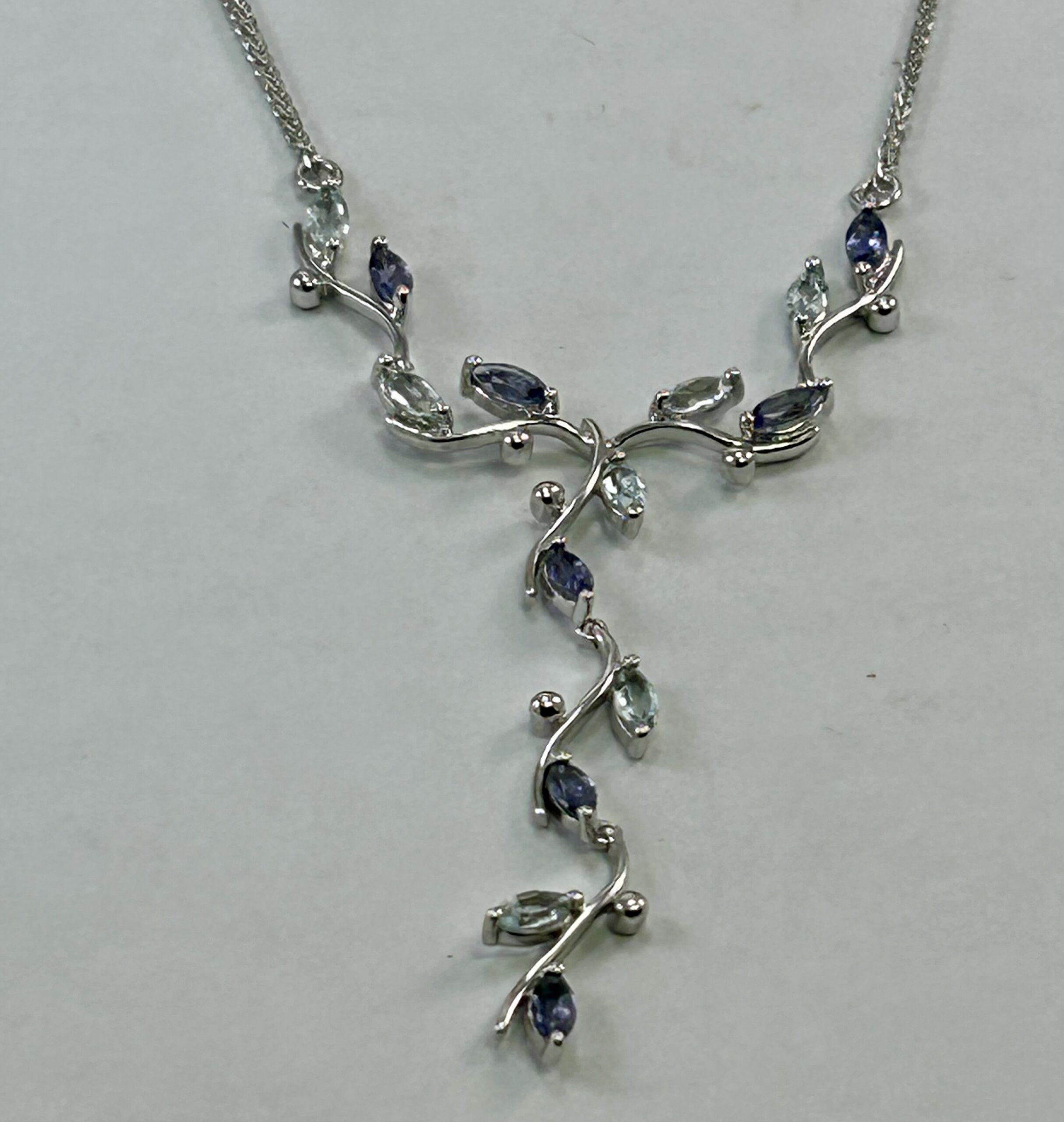 9ct Aquamarine and Iolite vintage style necklet