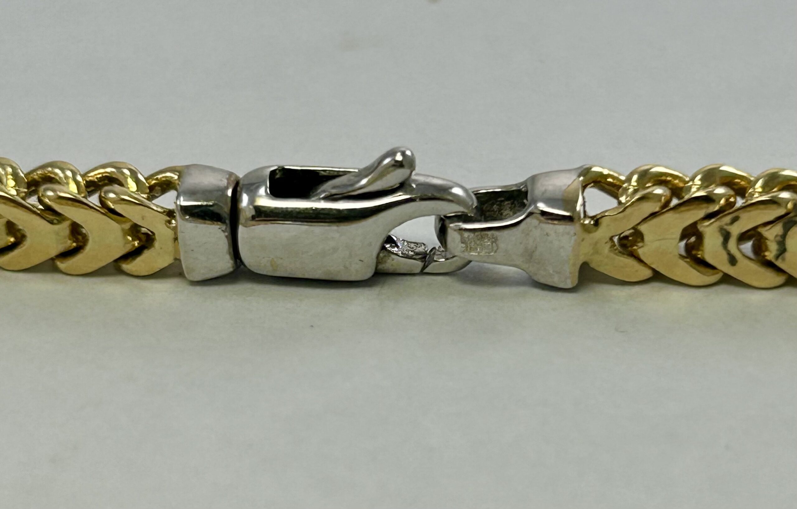 18ct Gold Diamond set Kisses Bracelet - Image 4