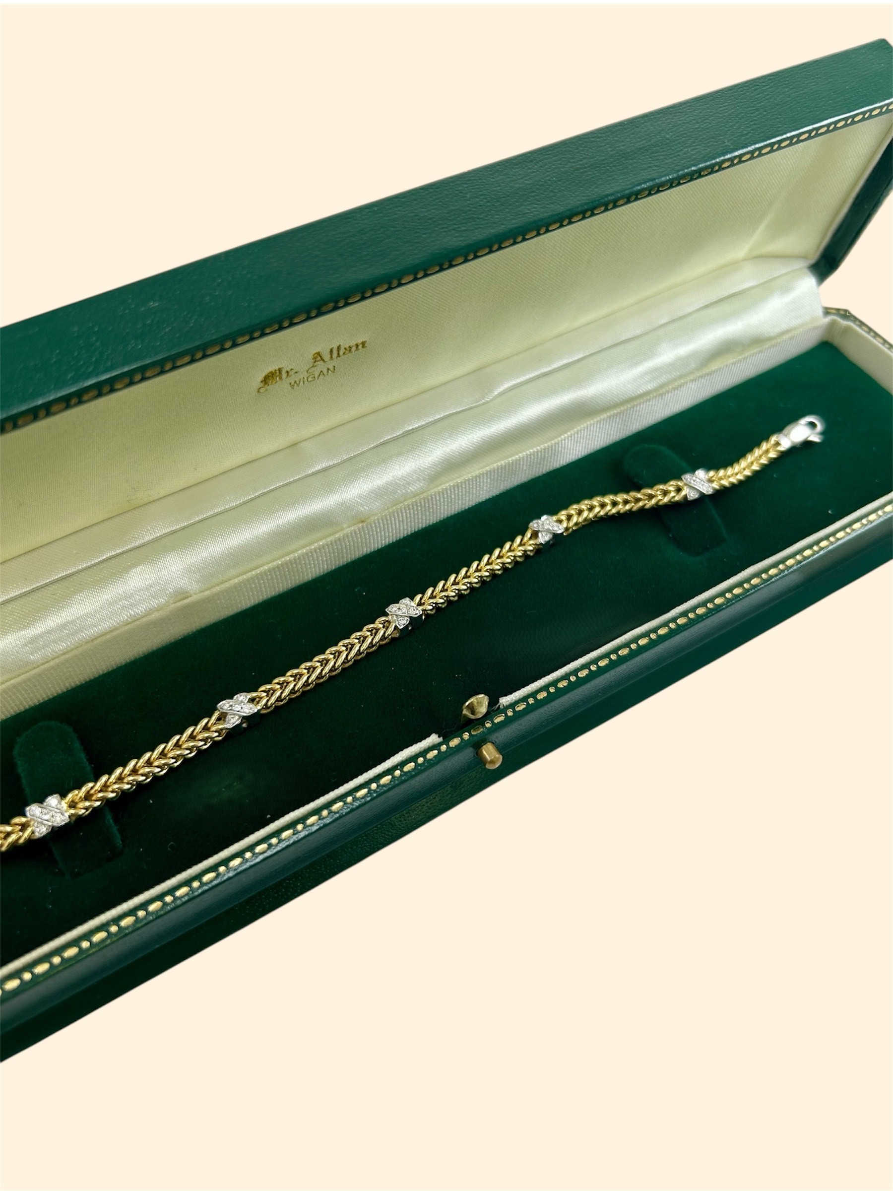 18ct Gold Diamond set Kisses Bracelet - Image 7